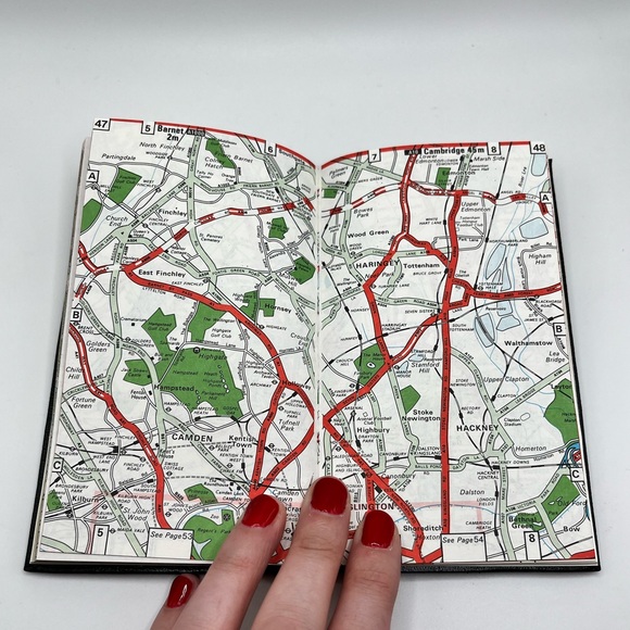 Vintage Guide to Good Living in London Francis Chichester Leather Bound Book - Picture 10 of 11